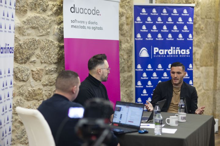 Duacode, patrocinador de la entrevista con Lucas Pérez en la Fundación Clínica Pardiñas